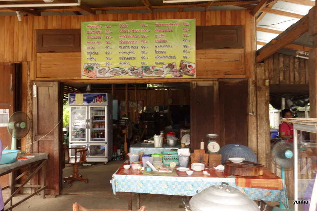 タイ、カンボジア、アジアの原風景と街角に触れる旅ー１２、プレー県の昼飯