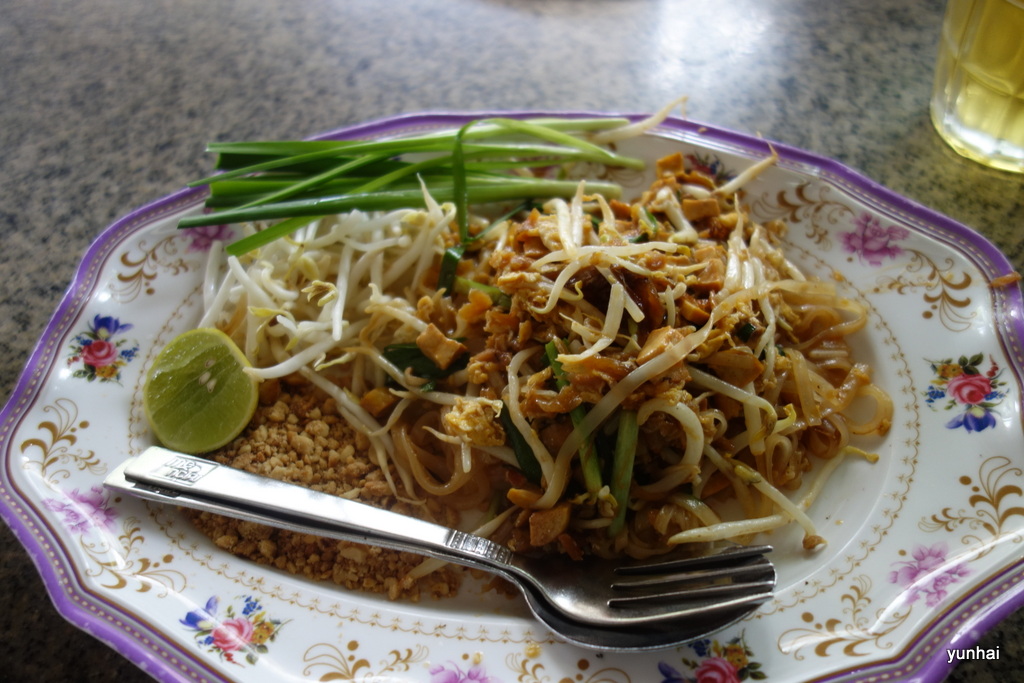 タイ、北部、ミャンマー国境の旅－２３、帰る前に昼飯を食う