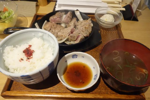 時々福岡遊、福岡へ、「豚ステーキ十一（トイチ）赤坂店」で昼飯を食う。
