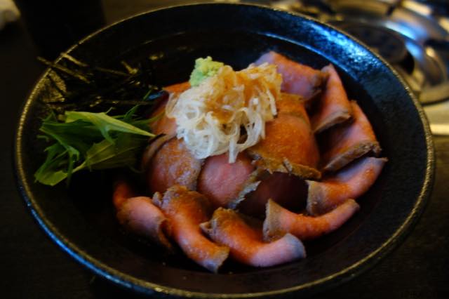 京都、西院、「香蘭」のローストビーフ丼。