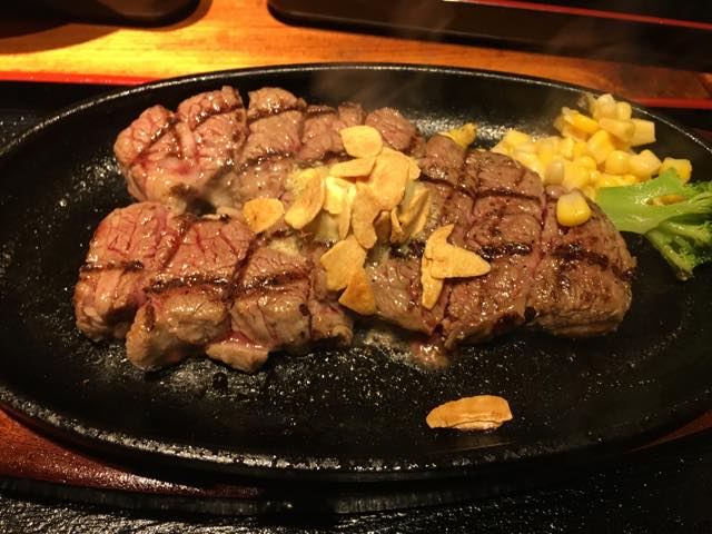 京都、西院、「ステーキ食堂正義」のアンガスステーキ。