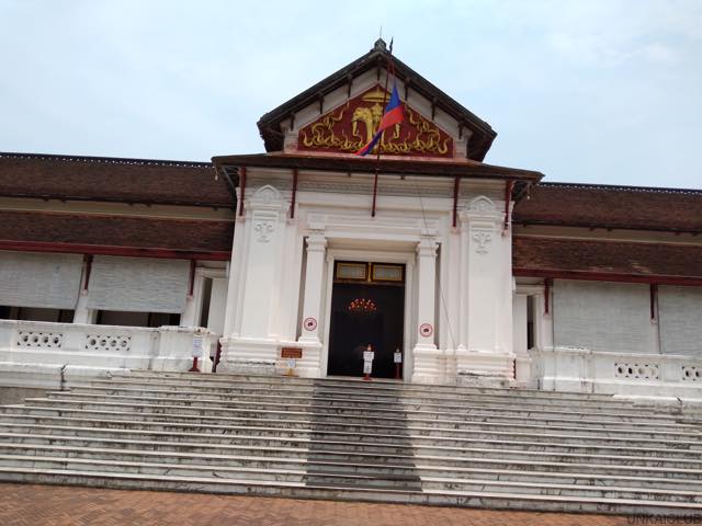ルアンパバーン、ビエンチャン、バンコクの旅−１７、国立博物館（王宮跡）を見に行く。