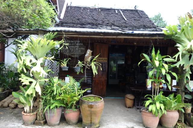 ルアンパバーン、ビエンチャン、バンコクの旅−４５、Tingkham Guesthouseで珈琲を一杯。