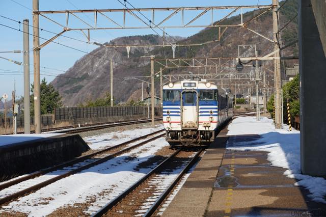 雪の新潟紀行、北越秋山郷を尋ねる旅ー３３、列車の車窓から笹川流れを見る YouTube。