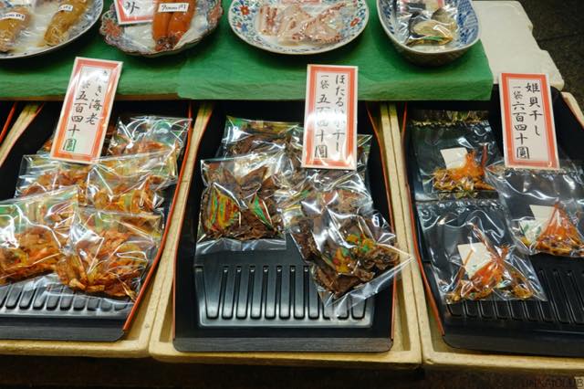 桜の季節、醍醐寺から石山寺へ、そのはずが？−１０、錦市場、「山市」さんへ。