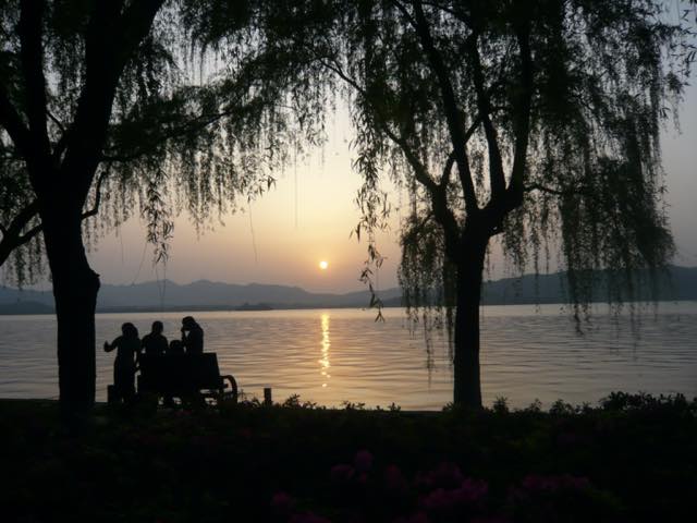 コロナ引き籠り。杭州絵画留学の日々が懐かしい。−２４、晩ごはん前に夕陽を見よう。