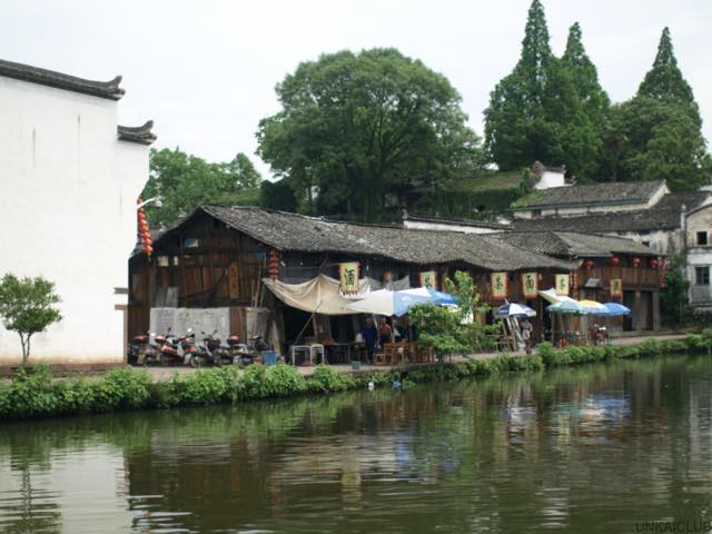 コロナ引き籠り。杭州絵画留学の日々が懐かしい。−４２、諸葛八卦村、池の畔で。