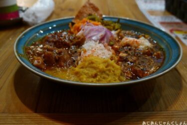 大阪、天満宮近く、気になってたカレー屋さん。「カリクロカリー」。